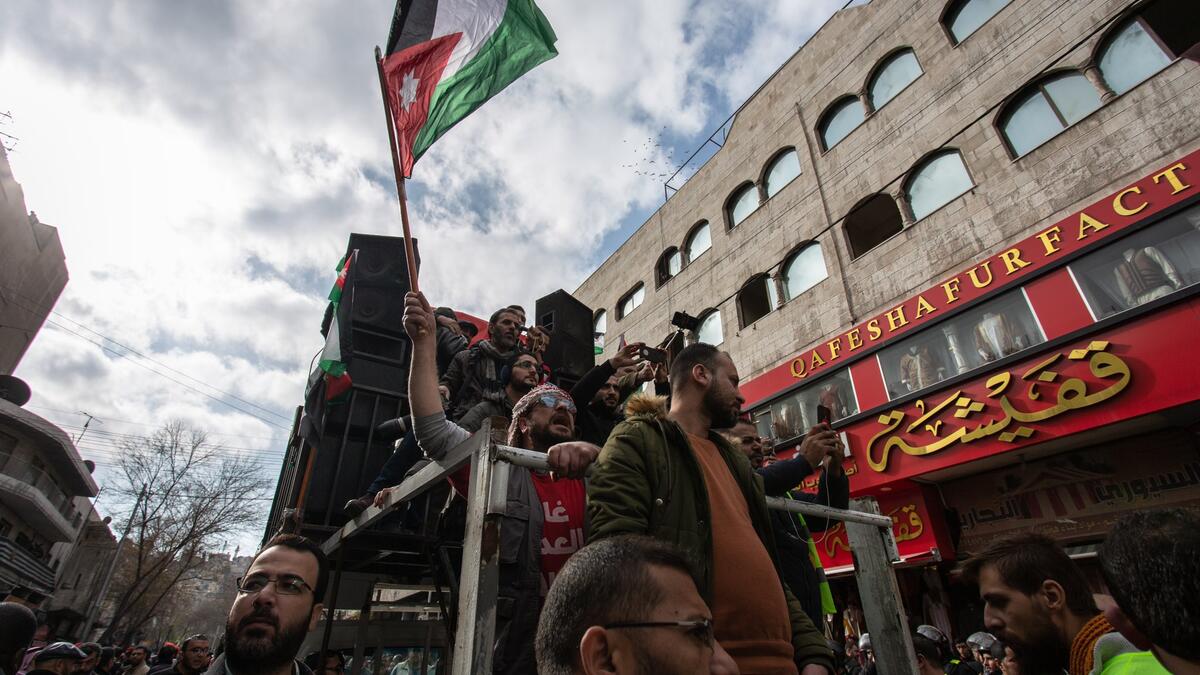 The Jordanian flag-waving protesters also threatened to overthrow the government if it sticks by the gas deal. Twitter