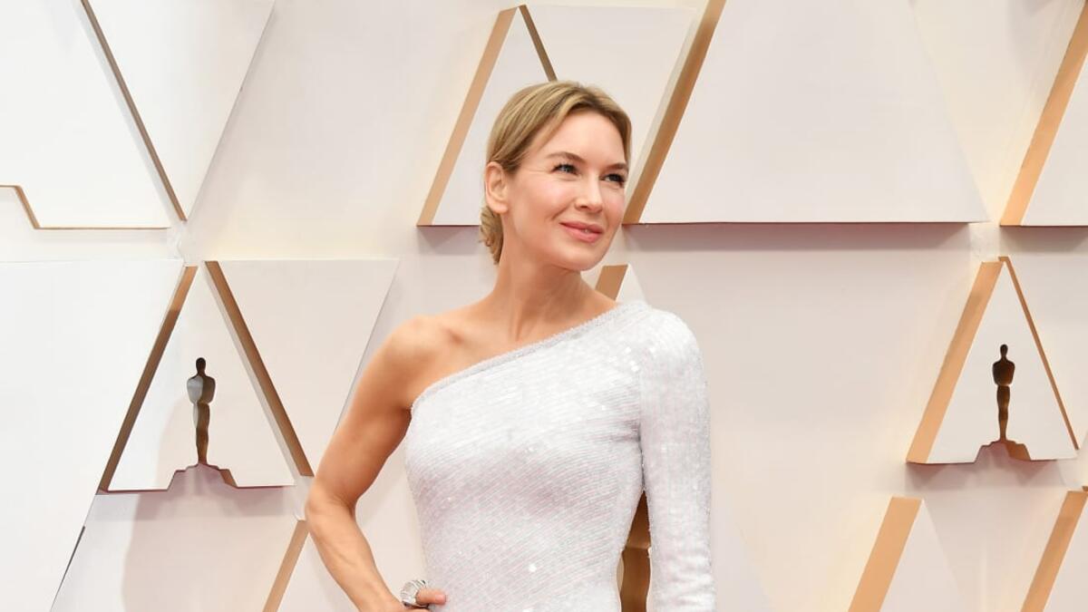 Renée Zellweger steps on the red carpet in a custom Armani Privé