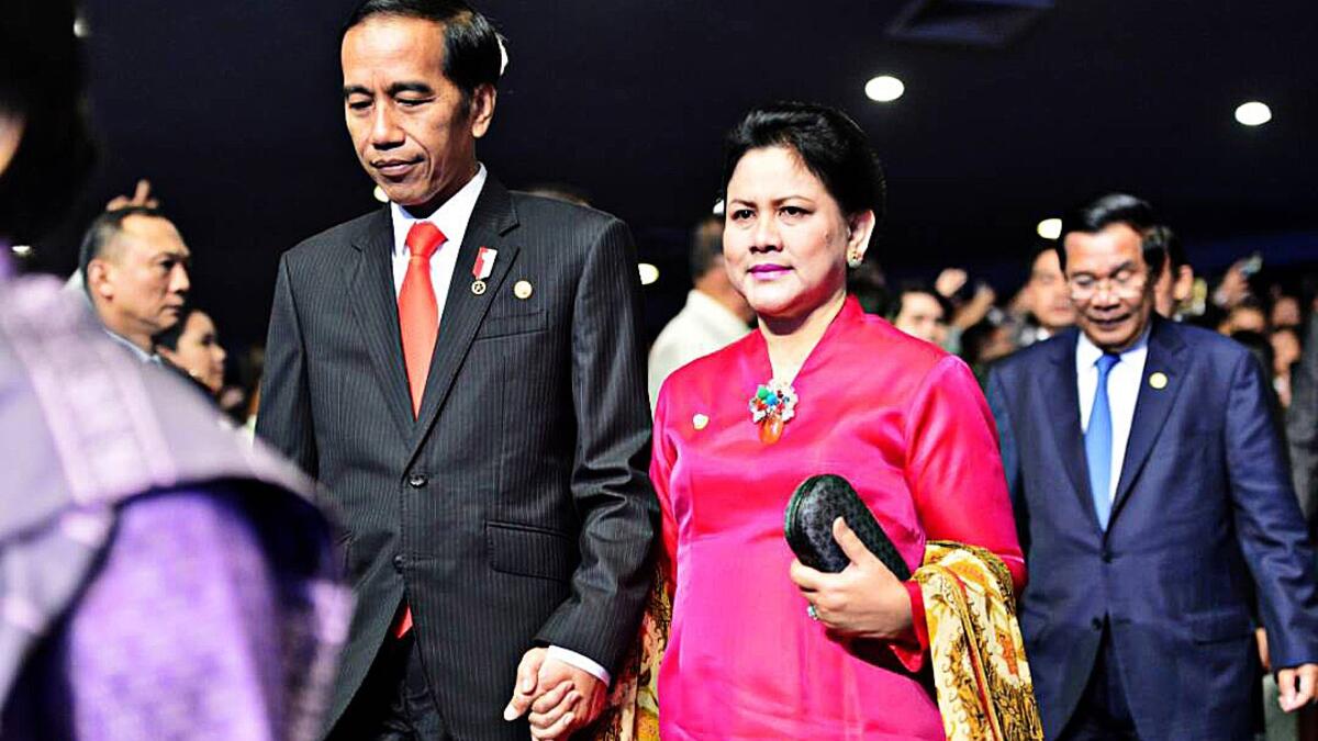 خضع الرئيس الإندونيسي "جوكو ويدودو" وزوجته يوم لفحص فيروس كورونا كإجراء احتياطي بعد أن أصيب وزير النقل بالمرض، وأكدت النتائج خلوهما من المرض.