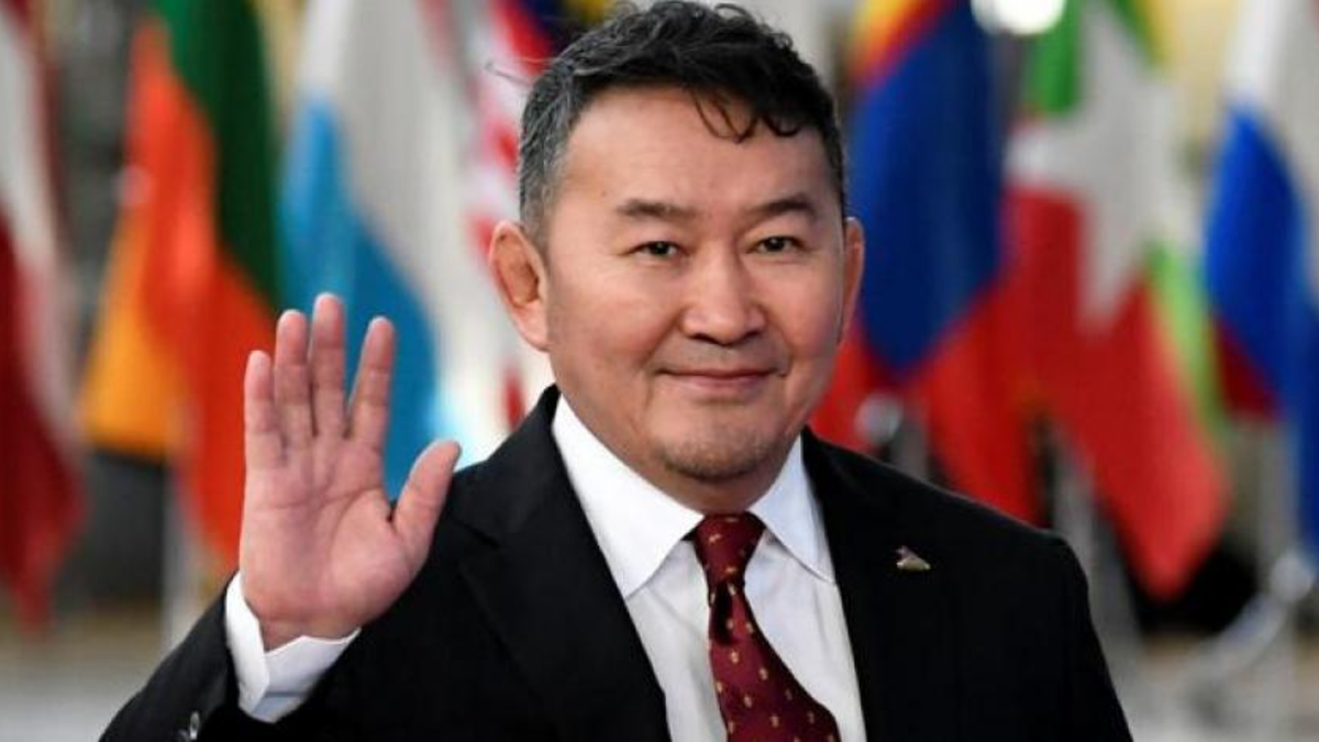 وضعت منغوليا رئيس بلادها "خالتما باتولغا" في الحجر الصحي، بعد عودته من زيارة للصين، نهاية شهر فبراير الماضي، ليكون أول رئيس دولة في الحجر الصحي.