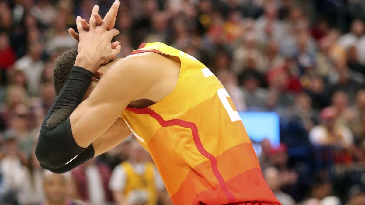 كرة سلة: أعلن لاعب "يوتا جاز" الفرنسي "رودي غوبير" بفيروس كورونا المُستجد متسببًا في إلغاء دوري كرة السلة الأميركي الى أجل غير مسمى.