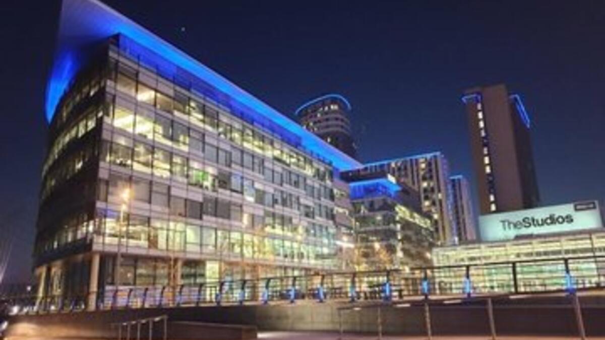UK landmarks lit up blue for the NHS staff fighting coronavirus. (Twitter)