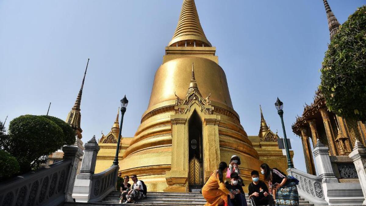 بانكوك: شهدت العاصمة التايلاندية التي تستقبل حوالي 22.7 مليون زائر كل عام، هدوءاً ملحوظًا، وكان "القصر الكبير" (Grand Palace) والمعابد المحيطة به على رأس قائمة المعالم الجاذبة للسياح بالمدينة، إلا أن هذه المناطق أصبحت أكثر هدوءاً من المعتاد.