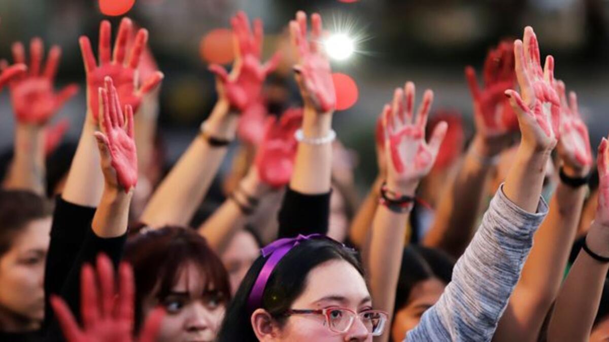 Thousands of Mexican women strike to protest femicide (Twitter)