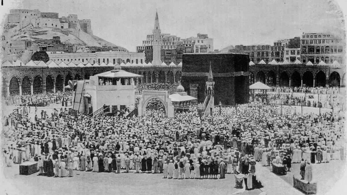 هجوم أبرهة الحبشي: حدث في عام الفيل، حين توجه أبرهة الحبشي إلى مكة المكرمة بغرض هدم الكعبة، وتقول الروايات إنه كان حينها حاكمًا لمملكة أكسوم (الحبشة).