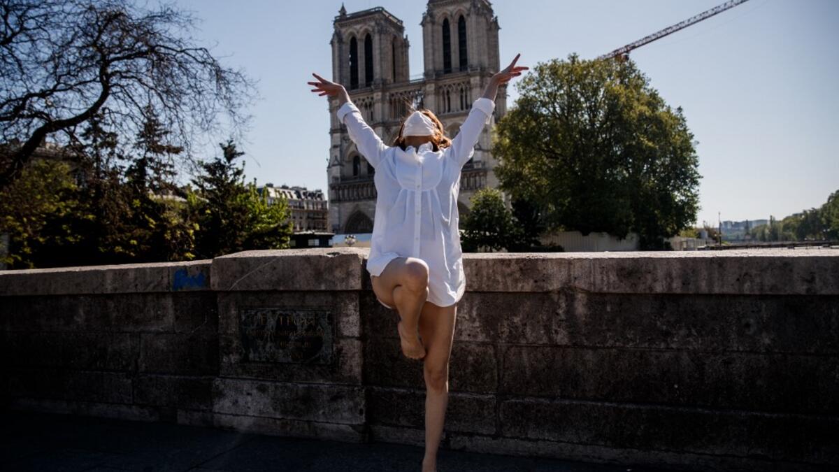 Syrian dancer and choreographer Yara al-Hasbani performs a dance on the empty Trocadero square in Paris on April 22, 2020. Sameer Al-DOUMY / AFP