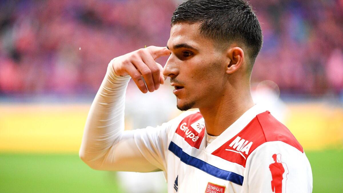 لاعب الوسط الفرنسي حسام عوار (ليون)