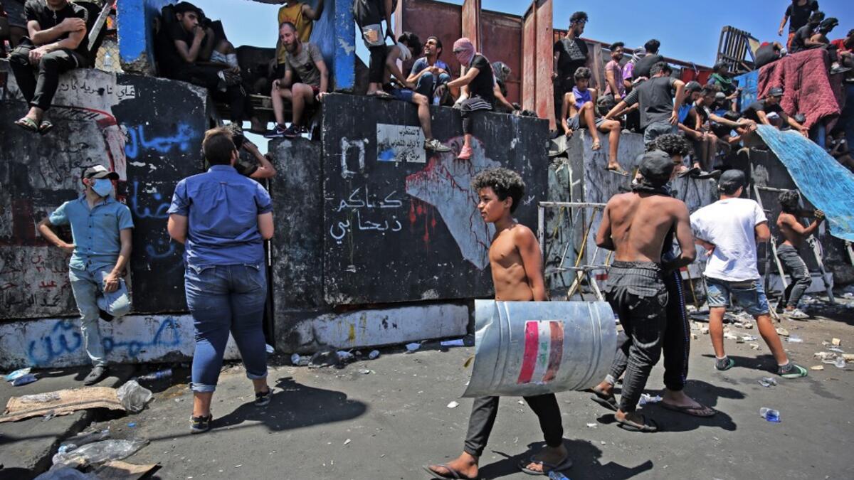 Iraqi protesters gather on the Al-Jumhuriyah bridge in the capital Baghdad on May 11, 2020, during an anti-government demonstration. Modest anti-government rallies resumed in some Iraqi cities Sunday, clashing with security forces and ending months of relative calm just days after Prime Minister Mustafa Kadhemi's government came to power. AHMAD AL-RUBAYE / AFP
