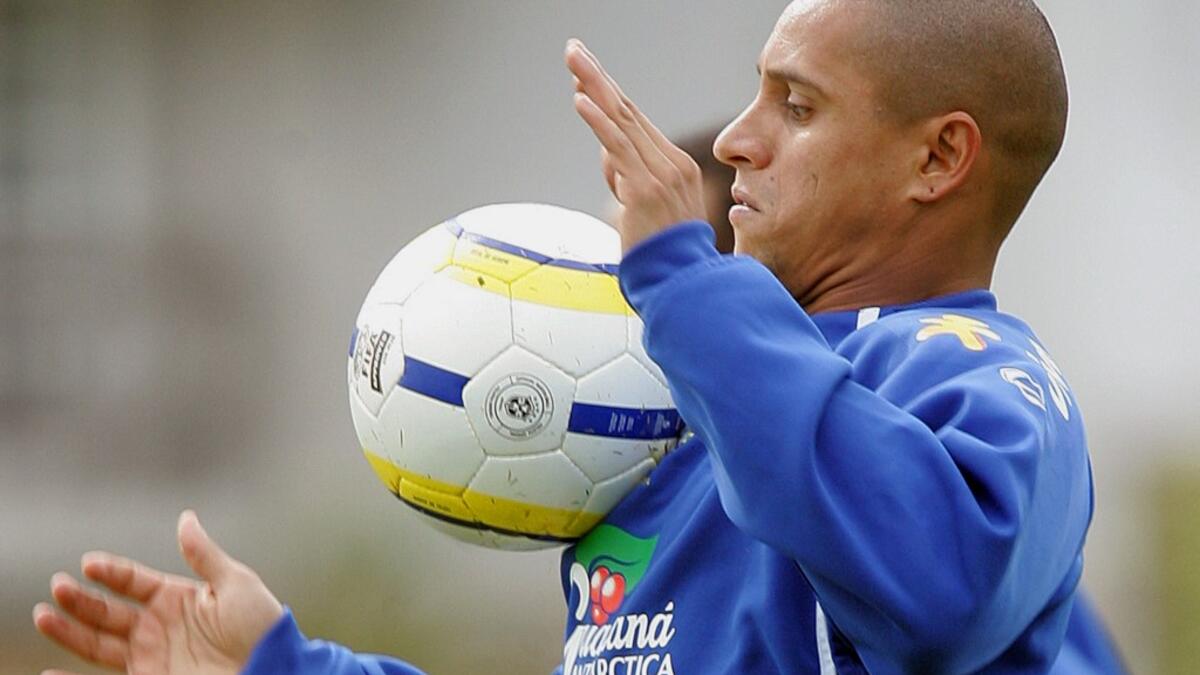 البرازيلي روبرتو كارلوس (113 هدفاً)