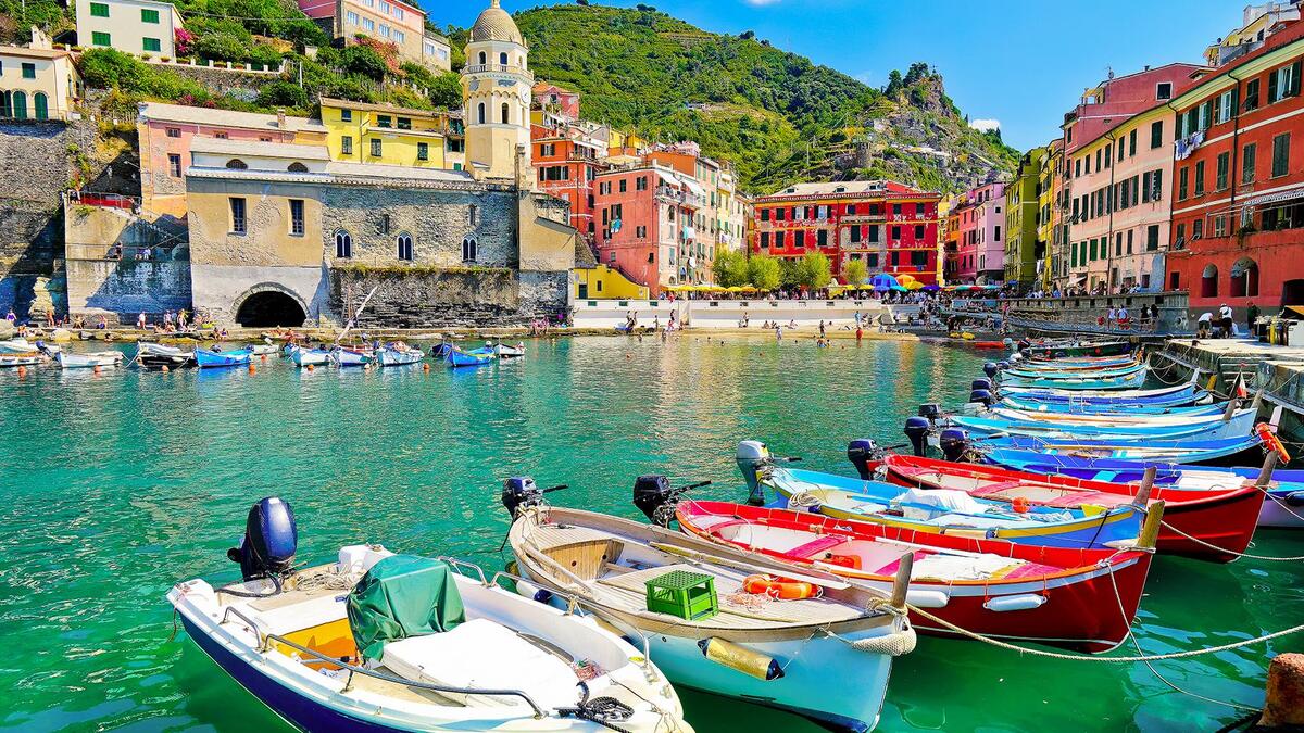 إيطاليا: أعادت فتح حدودها مع السياح من المملكة المتحدة في 3 يونيو، ولن يُطلب من المسافرين الخضوع للحجر الصحي ما لم يكونوا قد ذهبوا إلى دولة غير معتمدة مثل الولايات المتحدة الأمريكية في غضون 14 يومًا قبل وصولهم إلى إيطاليا.