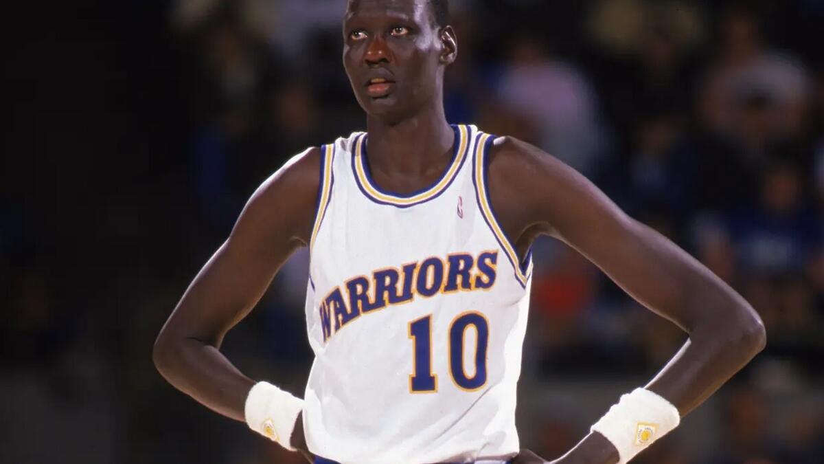 السوداني الأميركي مانوتي بول بطول 231 سم