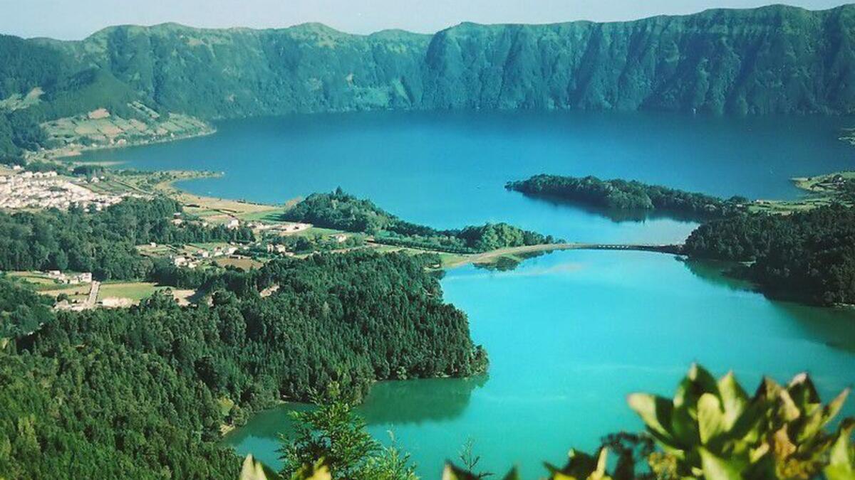 جزر الأزور في البرتغال: يجب عليك تقديم دليل على الخضوع لاختبار فيروس "كورونا" سلبي تم إجراؤه في آخر 72 ساعة، لكن إذا كنت متوجهًا إلى ماديرا أو بورتو سانتو، ستضطر للخضوع للحجر الصحي.