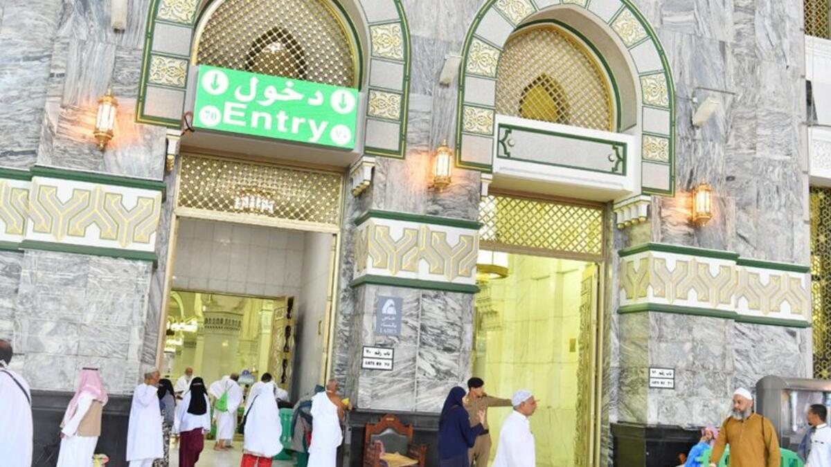 وكشفت مصادر سعودية أن عدد أبواب المسجد المكي ستبلغ عقب الانتهاء من عملية التوسعة 262 بابًا.