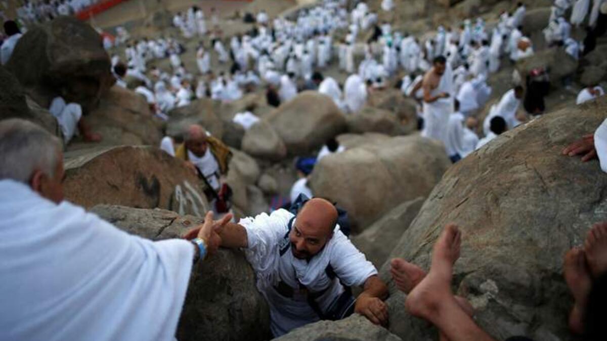 يُمنع الدخول للمشاعر المقدسة (منى، مزدلفة، عرفات) بدون تصريح، والحرص على التهوية الجيدة في كافة أماكن تواجد الحجاج والعاملين.