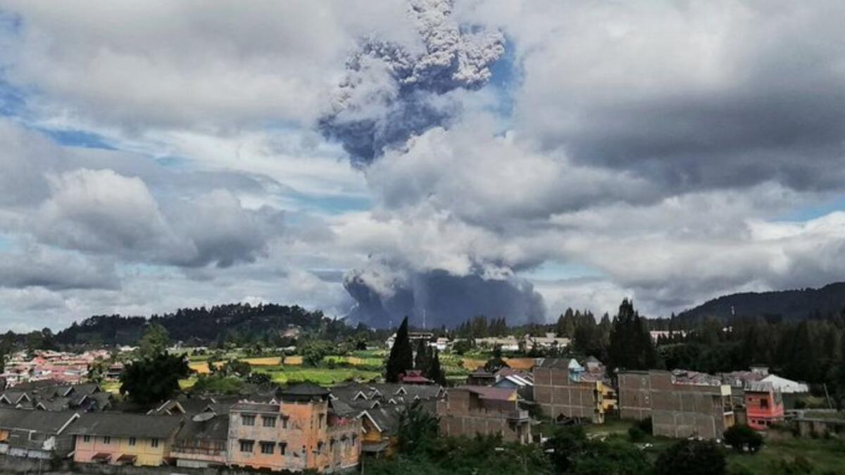Flight alert issued as Mount Sinabung erupts in Indonesia (Twitter)