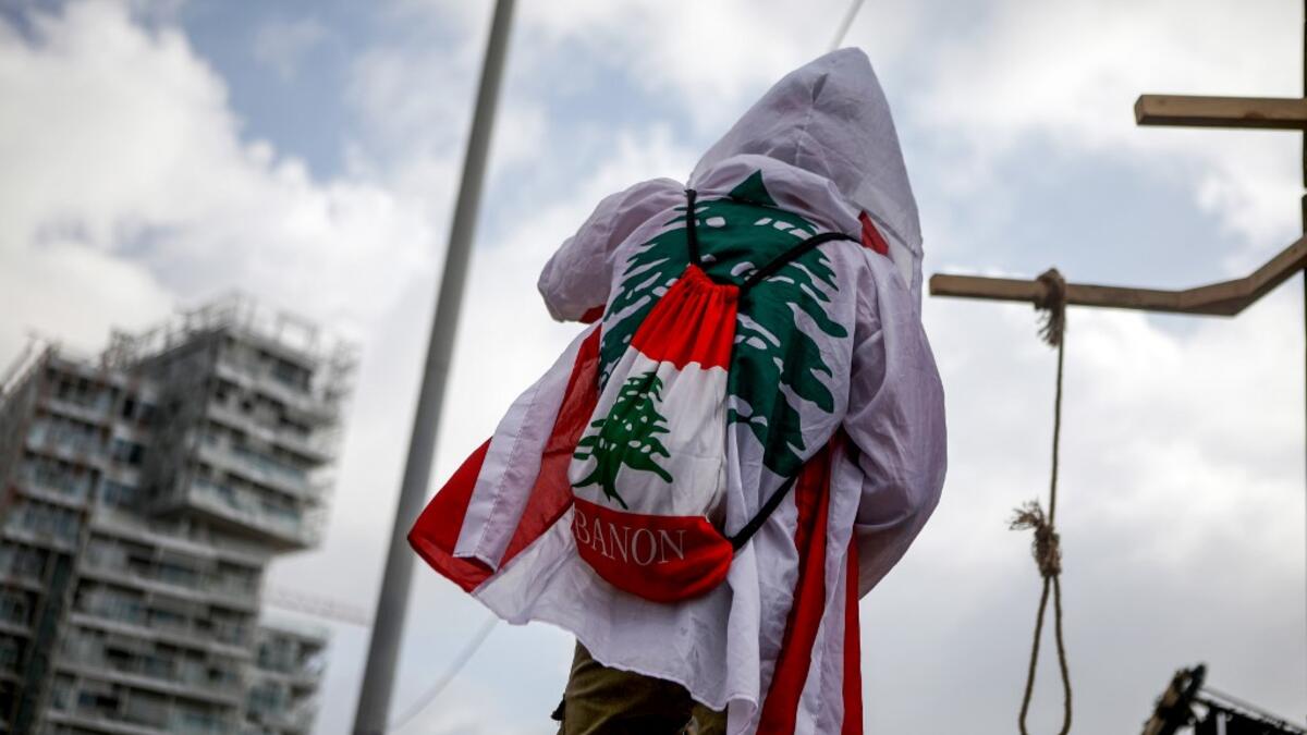 A Lebanese protester hangs a gallows in downtown Beirut on August 8, 2020, following a demonstration against a political leadership they blame for a monster explosion that killed more than 150 people and disfigured the capital Beirut. PATRICK BAZ / AFP