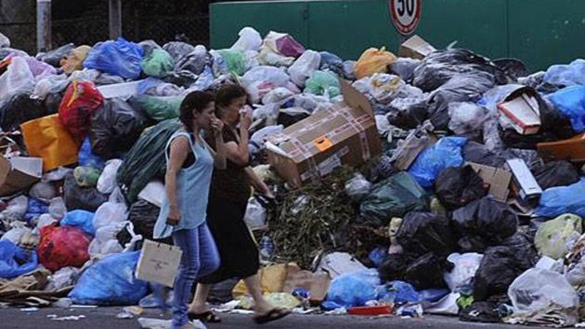 أزمة اجتماعية في 2015: شهد لبنان أزمة النفايات حينما أغلقت السلطات المكب الرئيسي للنفايات قرب بيروت دون توفير بديل له، مما دفع الناس للخروج في احتجاجات حاشدة بعد تكدس تلال القمامة في الشوارع وبدت هذه الأزمة إشارة جلية على عجز نظام المحاصصة الطائفي عن تلبية احتياجات أساسية مثل الكهرباء والمياه.