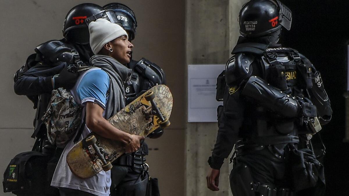 Riot police detain a demonstrator during the fifth straight day of protests against police brutality in Bogota on September 13, 2020. Bogota's Mayor Claudia Lopez, apologized this Sunday for the abuses of the public force, in a ceremony that gathered relatives of the dead and wounded during the bloody protests that broke out five days ago against police brutality in Colombia. Juan BARRETO / AFP