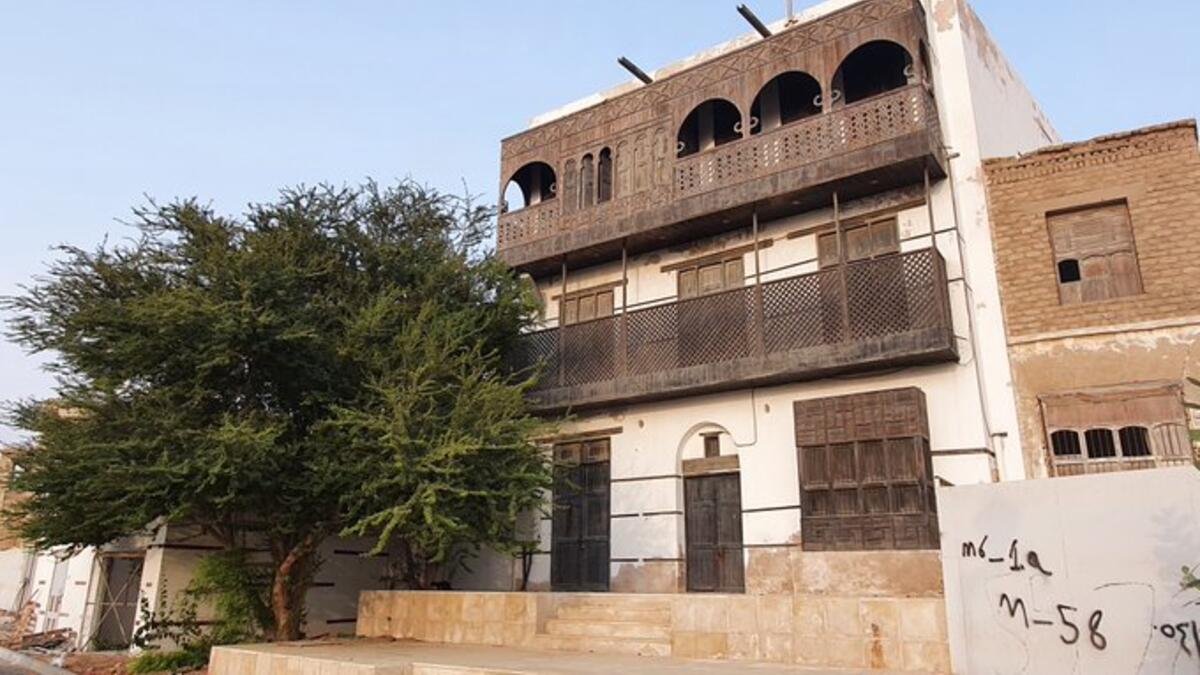 يقع المنزل في ينبع، وهي إحدى محافظات المدينة المنورة في السعودية، على ساحل البحر الأحمر غرب البلاد.