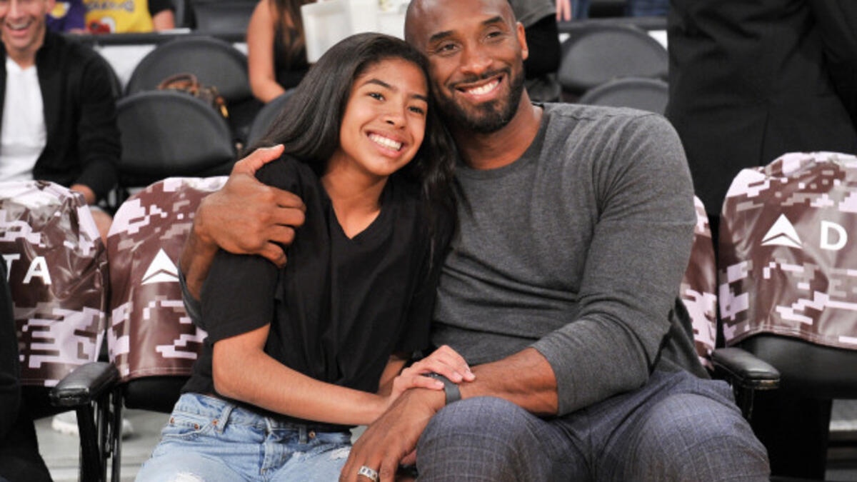 لقي لاعب لوس أنجلوس ليكرز الأسطوري "كوبي بريانت" مصرعه مع ابنته "جيانا" وسبعة آخرين عندما تحطمت مروحيتهم في كالاباساس، كاليفورنيا، في 26 يناير.