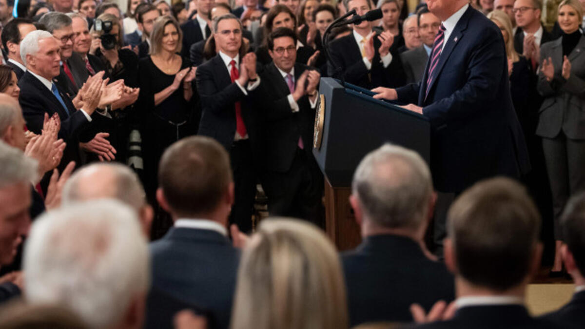 واجه الرئيس الأمريكي (المنتهية ولايته) دونالد ترامب محاكمة عزل في يناير بتهم أنه طلب من أوكرانيا التحقيق مع نائب الرئيس السابق "جو بايدن" وابنه "هانتر". وتمت تبرئته في نهاية المطاف من قبل مجلس الشيوخ في 5 فبراير.