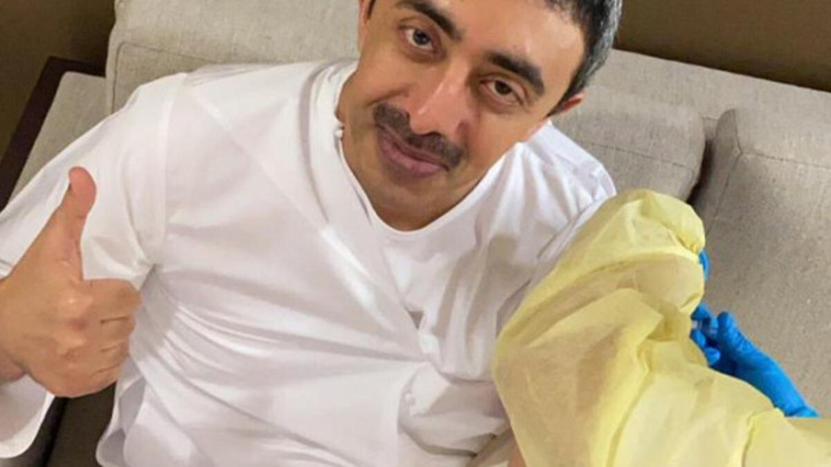 أعلن وزير الخارجية والتعاون الدولي الإماراتي الشيخ عبد الله بن زايد، مطلع شهر أكتوبر الماضي تلقيه لقاح فيروس كورونا المستجد "كوفيد-19"، من دون تحديد المزيد من التفاصيل.