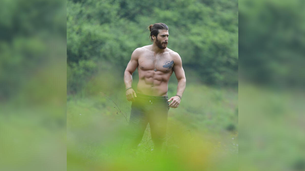 Can Yaman topless