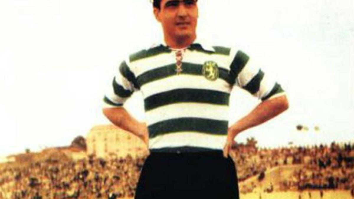 4- البرتغالي فيرناندو بيروتيو (سبورتينغ لشبونة) - 569 هدفاً