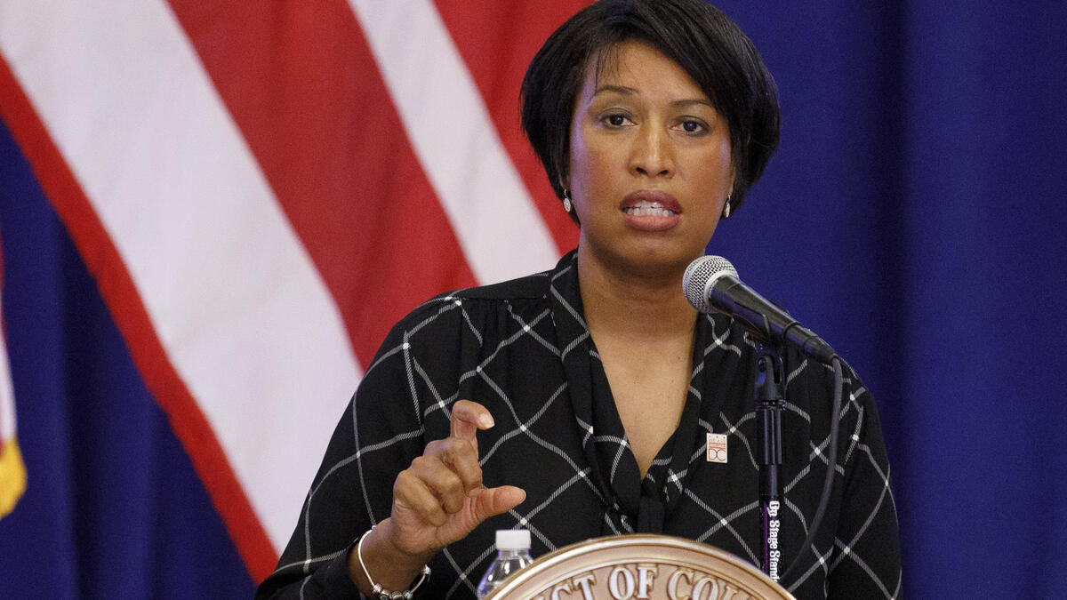 طلبت عمدة مدينة واشنطن "موريل باوزر" من السلطات الفيدرالية إلغاء جميع تصاريح التجمعات العامة في واشنطن إلى ما بعد حفل التنصيب الرئاسي.