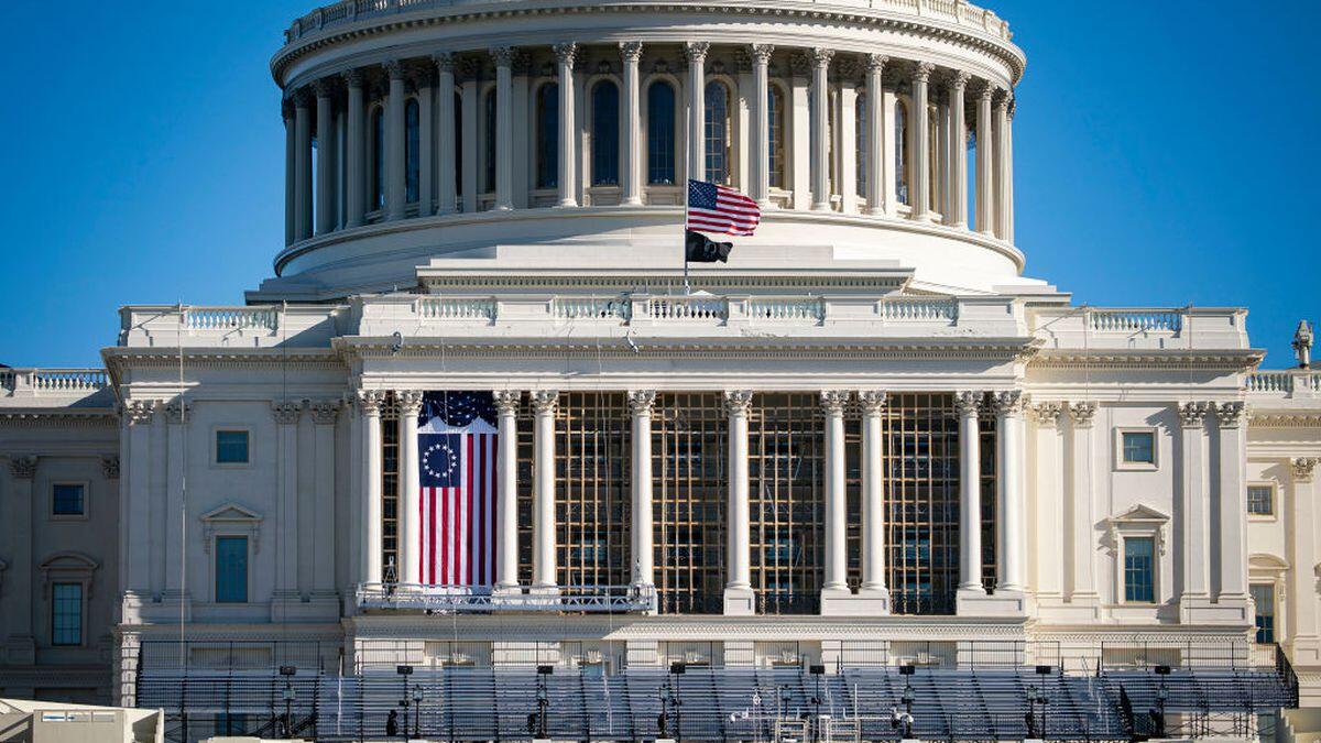 سيقام حفل التنصيب على درجات مبنى الكونغرس وسيشرف على أدائه رئيس المحكمة الدستورية العليا.