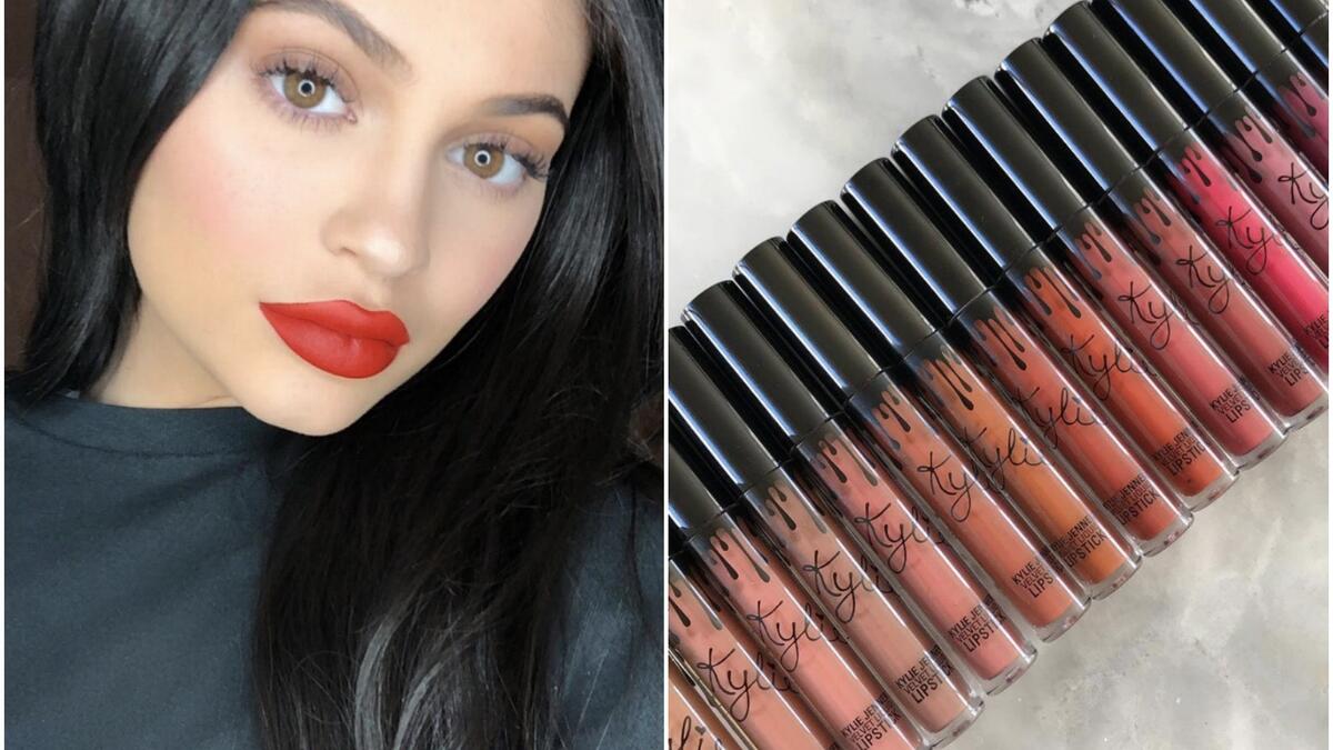 حققت علامة "كايلي جينر" التجارية المعروفة بـ Kylie Cosmetic نجاحًا منقطع النظير منذ انطلاقها عام 2016، حيث أصبحت منتجاتها تباع في دقائق معدودة وينتظرها بفارغ الصبر معجبوها.