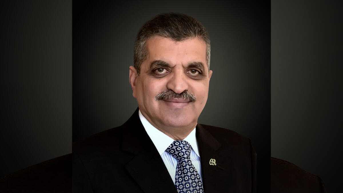 10. أسامة منير محمد ربيع