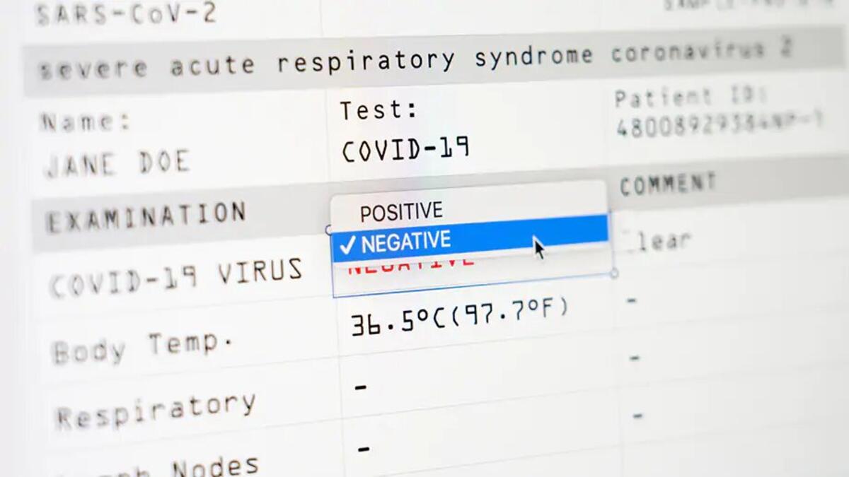 إظهار نتيجة فحص مخبري معتمد سلبية لفيروس "كورونا"، قبل 72 ساعة من الوصول للسعودية، والحجر لمدة 72 ساعة بعد الوصول إلى السعودية.