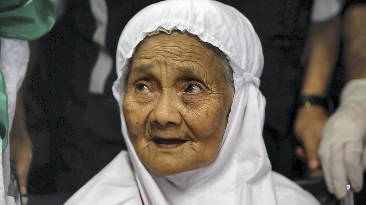 استثناء الفئات الأكثر عرضة للإصابة بتلك الجائحة من الحج هذا العام، واقتصار الحج على الفئات العمرية من سن 18 سنه وحتى 60 سنة.