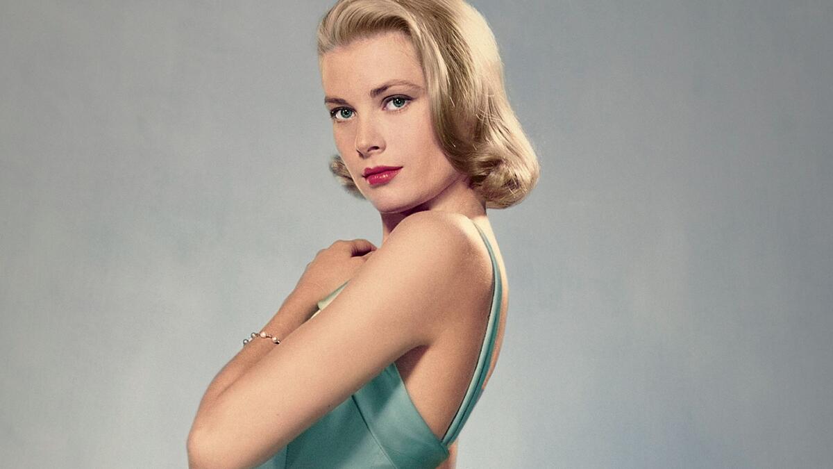 في عام 1982: توفيت أميرة موناكو "غريس كيلي" (53 عامًا) بعد أن سقطت سيارتها من منطقة مرتفعة.