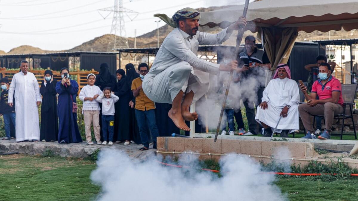 Taashir is a war dance performed in Taif