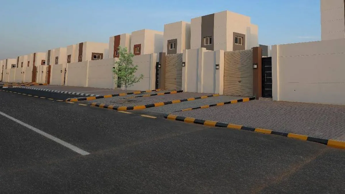 تأمين أكثر من 46 ألف وحدة سكنية: توفير السـكن الملائـم للمشـمولين بخدمـات الضمـان الاجتماعـي ومـن فـي حكمهـم، وفـق نظـام التملــك أو الانتفاع، وذلــك بالتكامـل والشـراكة مــع القطـاع غيــر الربحي وأكثـر مـن 350 جمعيـة، مـن خلال تأمين أكثر من 46 ألـف وحـدة سـكنية فـي مختلـف مناطـق السعودية.