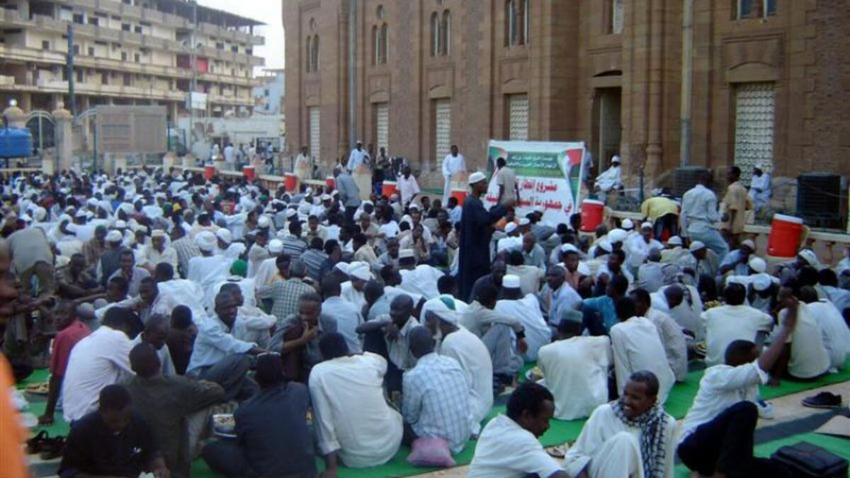 جزر القمر / موروني: أقصر ساعات الصيام في العالم العربي، حيث ستكون ساعات الصيام في العاصمة موروني حوالي 13 ساعة و12 دقيقة في أول يوم رمضان، و12 ساعة و59 دقيقة في آخر يوم رمضان".