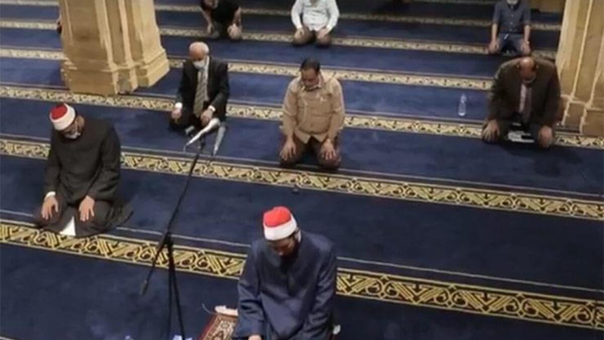 مصر: وافق وزير الأوقاف على فتح المسجد قبل وبعد صلاة التراويح بـ10 دقائق فقط، وحظر موائد إفطار، وعدم السماح بإقامة اعتكاف، واستمرار غلق الأضرحة ودورات المياه ودور المناسبات.