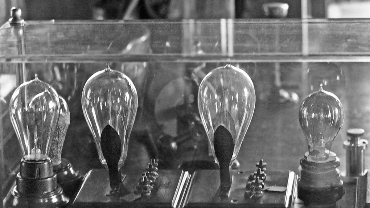 7.اللمبة أو المصباح