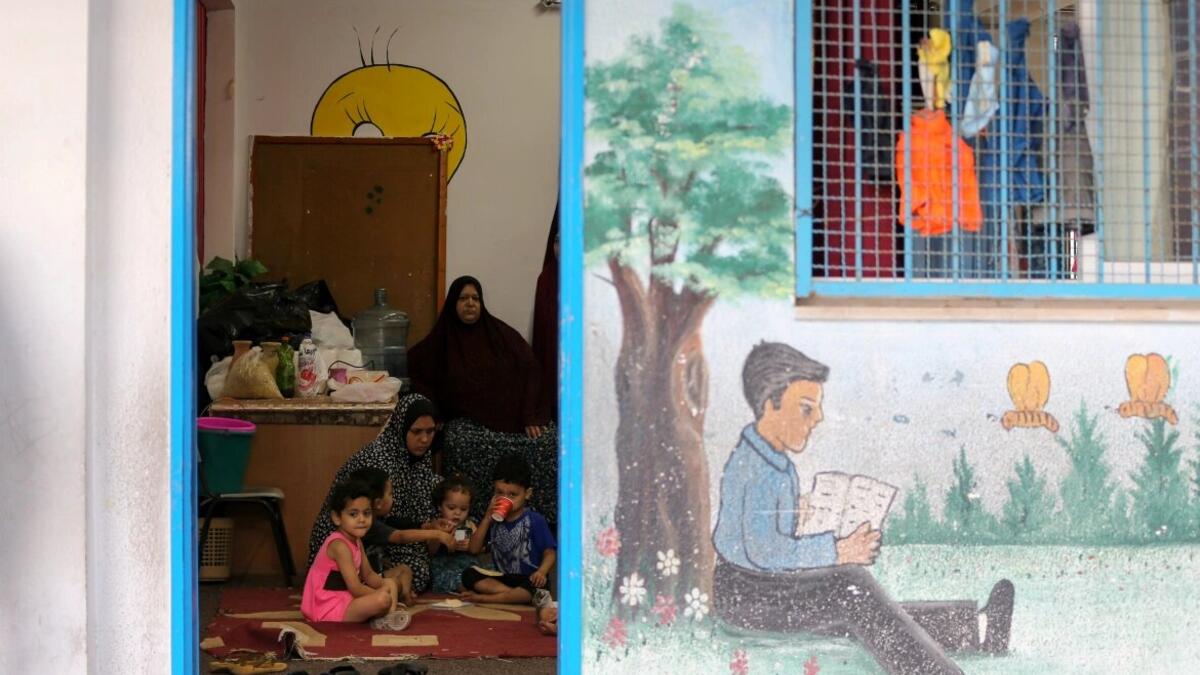 النازحون: وفق وكالة "أونروا" فإن الهجمات الإسرائيلية أدت إلى نزوح أكثر من 75 ألف فلسطيني لجأ منهم 28 ألفًا و700 إلى مدارس تابعة للوكالة.