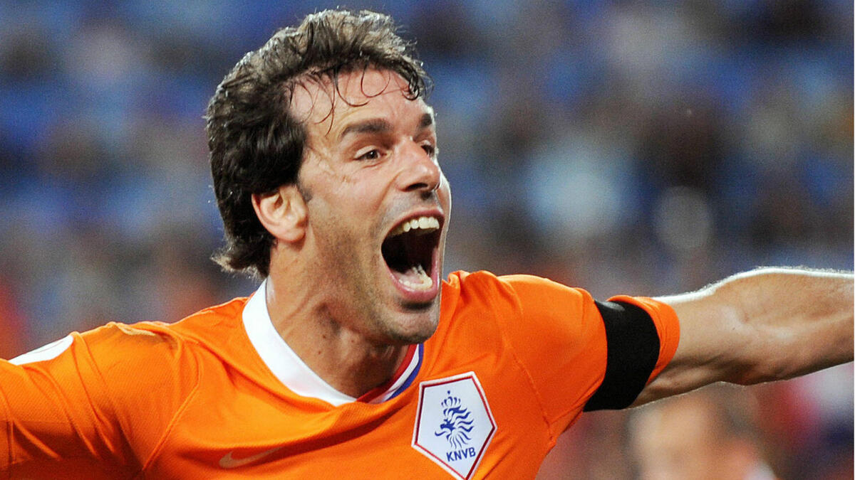الهولندي رود فان نيستلروي (6 أهداف)