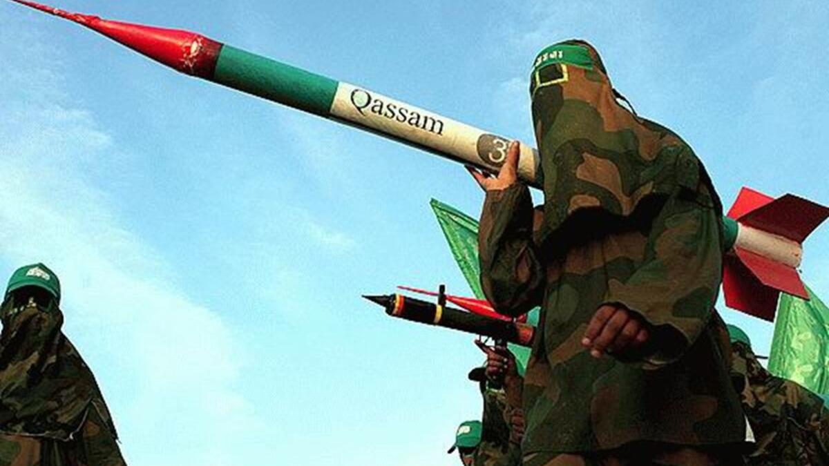 صاروخ بمدى 1111 كم: توقع أحد المغردين بأن الرقم 1111 هو مدى الصاروخ الجديد الذي تعمل المقاومة على بناءه حيث سيصل الى بعد 1111 كم.