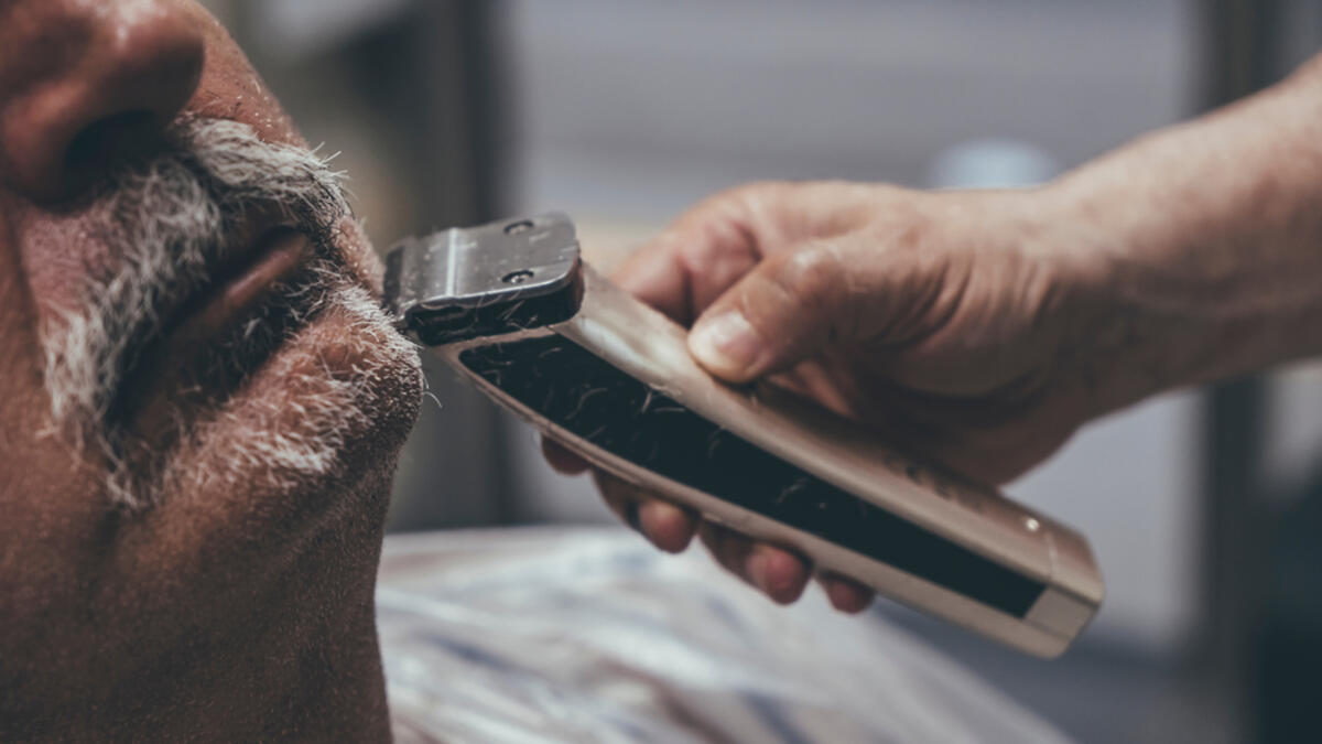 5. ماكينة حلاقة كهربائية