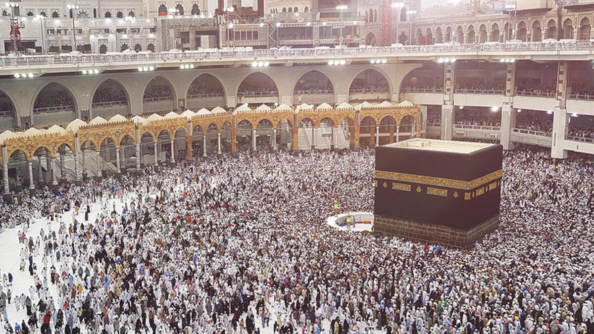 النية في وقت الإحرام: يُحاسب المرء على نيته خيرًا كانت أم شر والأمر ينطبق على فريضة الحج فمن ترك الإحرام بالحج لم يصح حجه ولا عمرته، لأنه بهذا غفل أن يعقد النسك الأساسي للحج، لأنها نية الدخول في النسك، وهو ركن أساسي من أركان الحج.