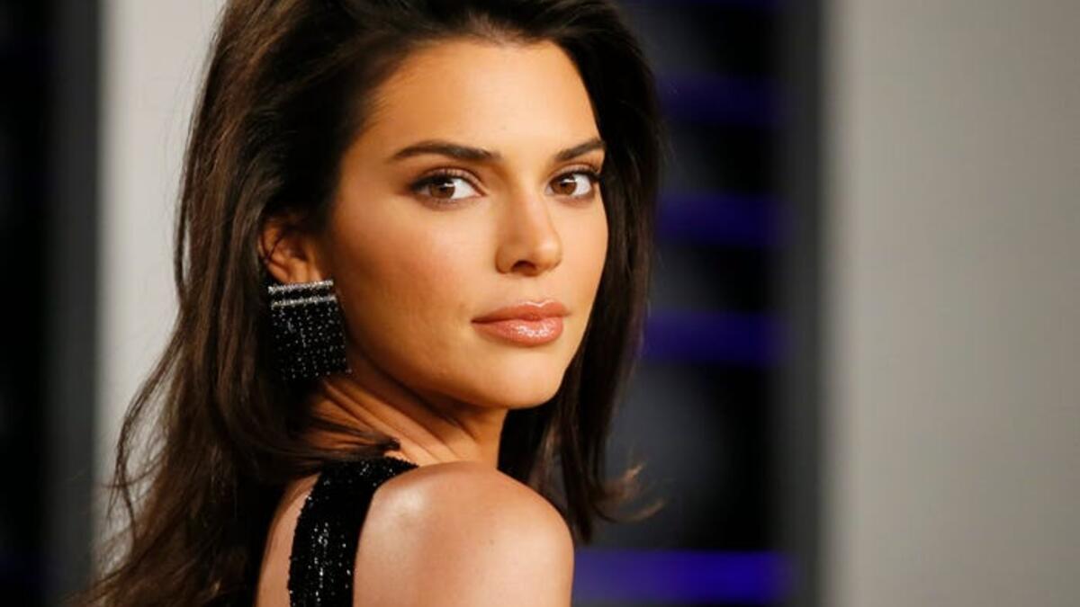 المركز العاشر: نجمة تلفزيون الواقع كيندال جينر /  170 مليون متابع - 1053000 دولار لكل منشور