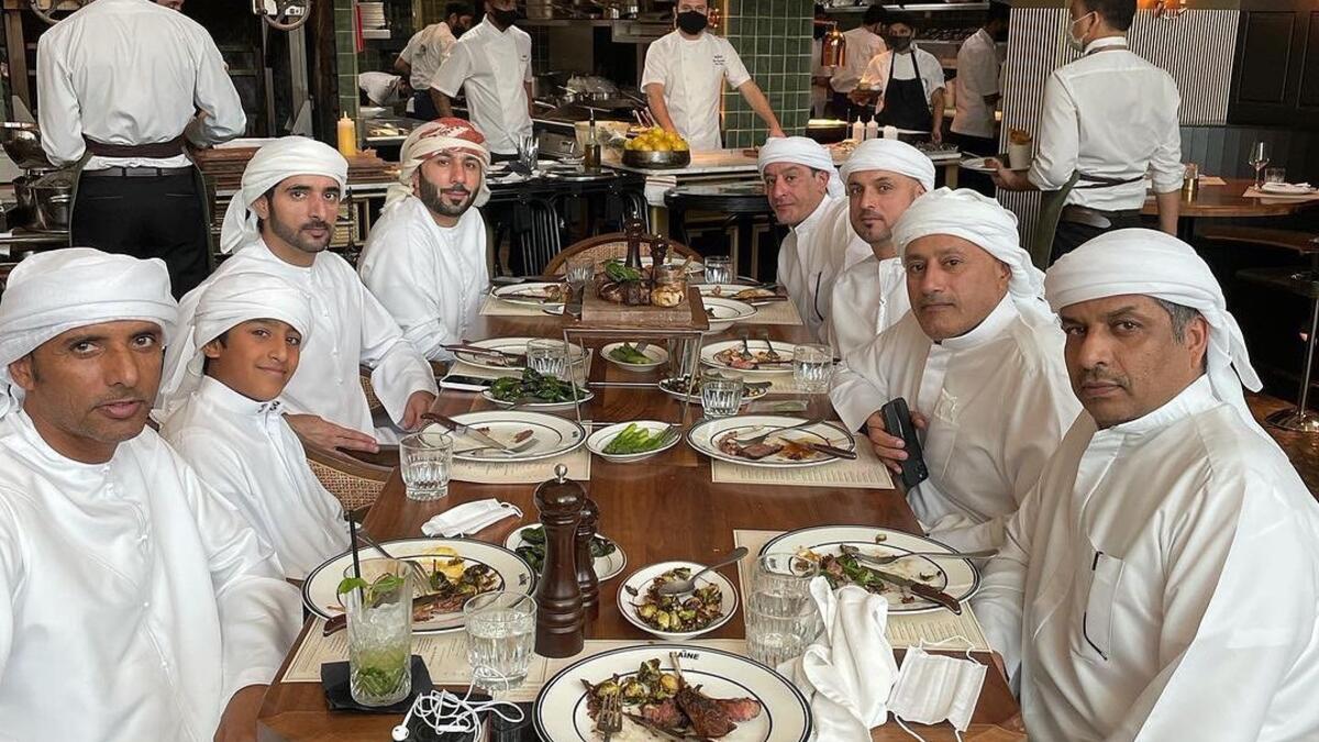 The Maine Land Brasserie: لطالما كان هذا المطعم هو المفضل لدى عشاق المأكولات البحرية وشرائح اللحم اللذيذة، وزاره الشيخ حمدان مؤخرًا وتناولوا أطباق من اللحوم المطبوخة بشكل مثالي وأطباق جانبية من كرنب بروكسل والهليون. يقع في براسيري مين لاند، هاتف (04) 577 6680.