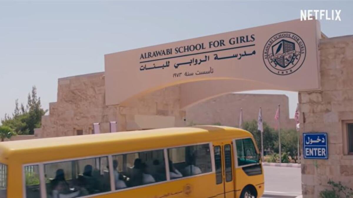 عبرت نقابة الفنانين الأردنيين عن رفضها لمحتوى المسلسل لاعتبارات أخلاقية ومهنية جمة، وبأن نتفليكس تروج لاختراق البنى الاجتماعية وحتى الدينية وباتت تعبث بالفن بحجة أن الواقع هكذا، وهذا مناف لذلك حيث أن الفن يحاكي الواقع ولا ينقله أو لديه الحل.