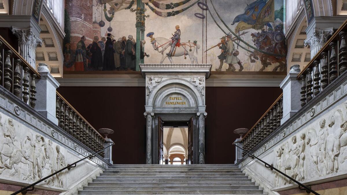 المتحف الوطني السويدي: هو أكبر متحف في السويد حيث يضم أكثر من 600 ألف قطعة فنية من لوحات ومنحوتات يعود تاريخها من عام 1500 م إلى 1900 م ومجموعات من الفنون التطبيقية والعناصر التصميمية من عام 1500 إلى يومنا هذا.