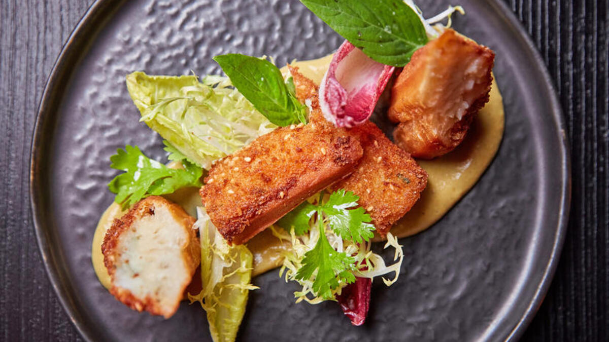 المطاعم الآسيوية :  يُعد "إندوشيني – Indochine" أحد أروع الأماكن في مركز دبي المالي العالمي، ويتميز بأطباقه الشهية وأجواءه الأنيقة.